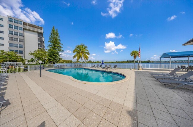 Building Photo - 1175 NE Miami Gardens Dr