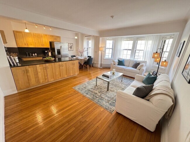 Building Photo - 988 Memorial Dr