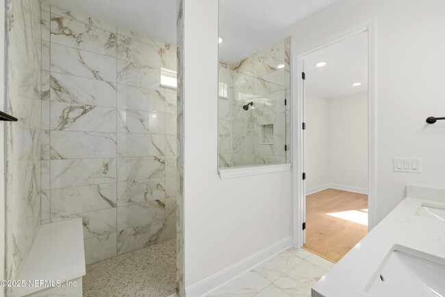 Building Photo - 42 Myrtle Oak Ct