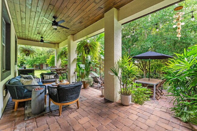 Building Photo - Charming 3-Bed with 2 Baths Oasis in St. C...