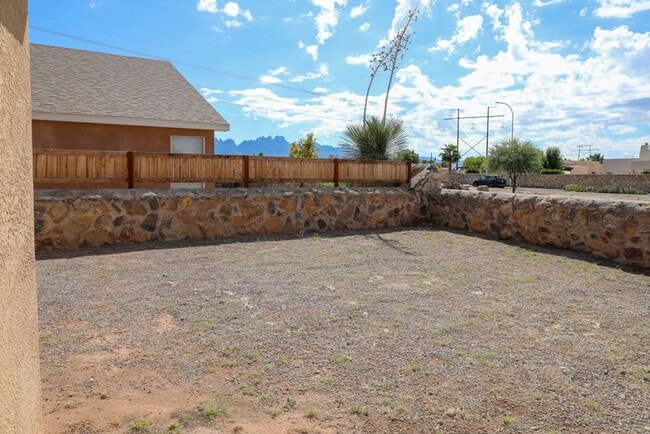 Building Photo - Nice and Spacious 4 Bedroom home Off Hwy 70 & Mesa Grande