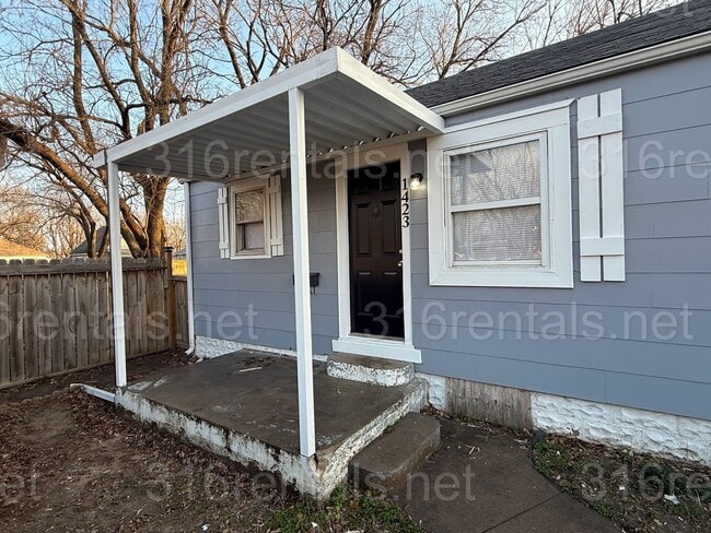 Building Photo - $575 - 1 bed 1 bath Duplex