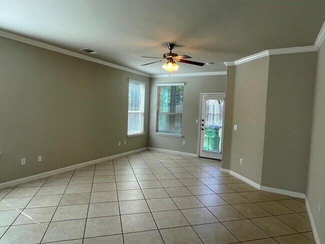 Building Photo - 400 Hummingbird Ln