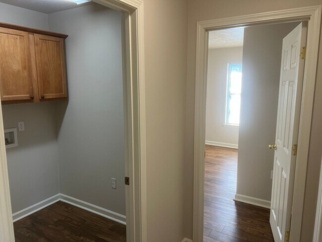 Building Photo - 3 Bed 2 Bath Home