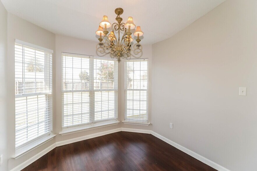 Building Photo - 1708 Cherry Creek Dr