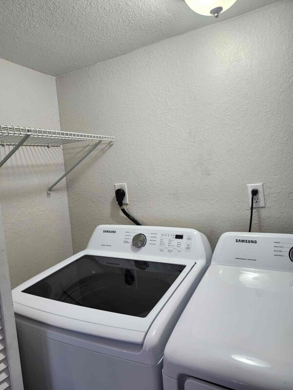 Building Photo - 1335 E Bay St