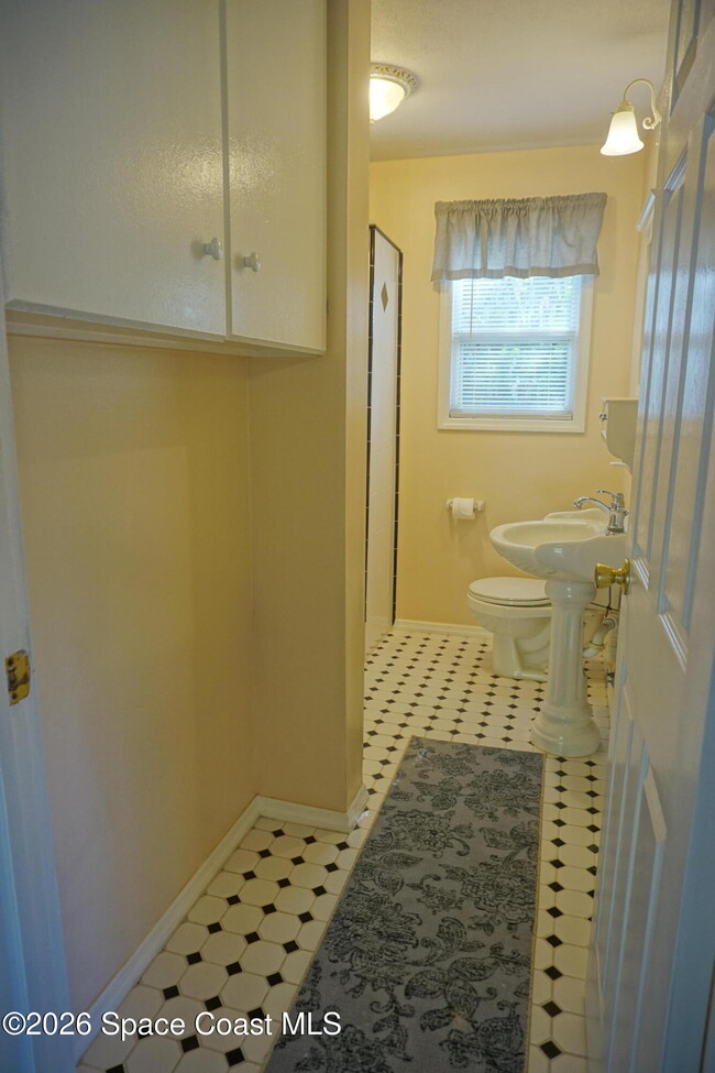 Building Photo - 2812 Shwonda Ave NE