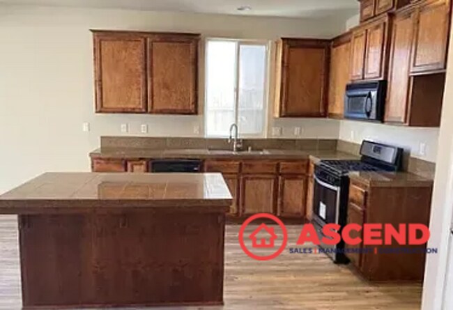 Building Photo - Alluring Home In Rosedale Area!