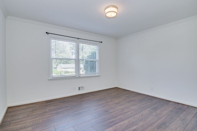 Building Photo - Southern Charm Brick Ranch Home