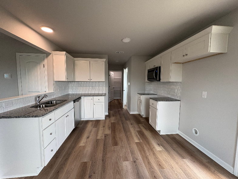 Building Photo - 16 Shiloh Dr