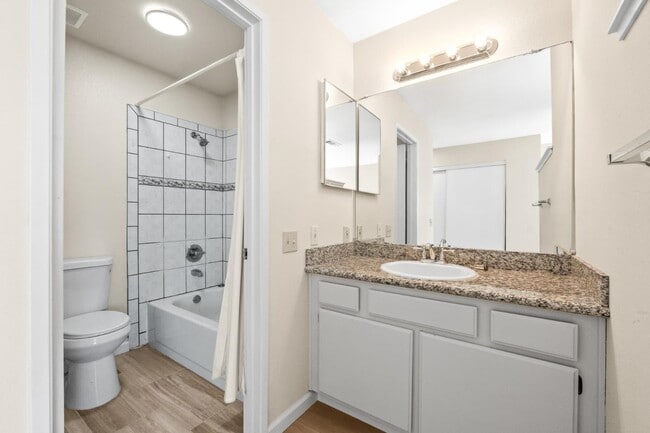 Building Photo - 112 Crown Cir