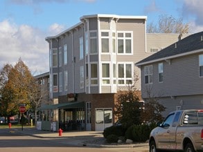Building Photo - Old - Landmark Square
