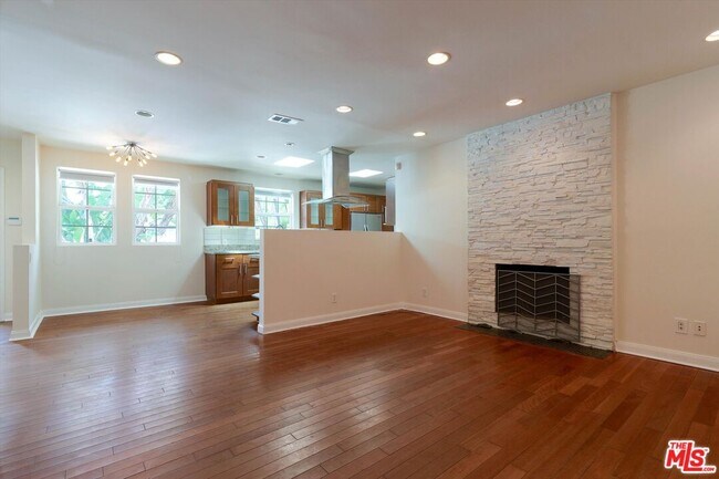 Building Photo - 22750 Clarendon St
