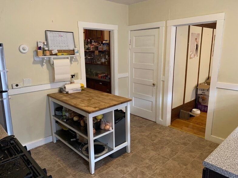 Building Photo - 216C South St