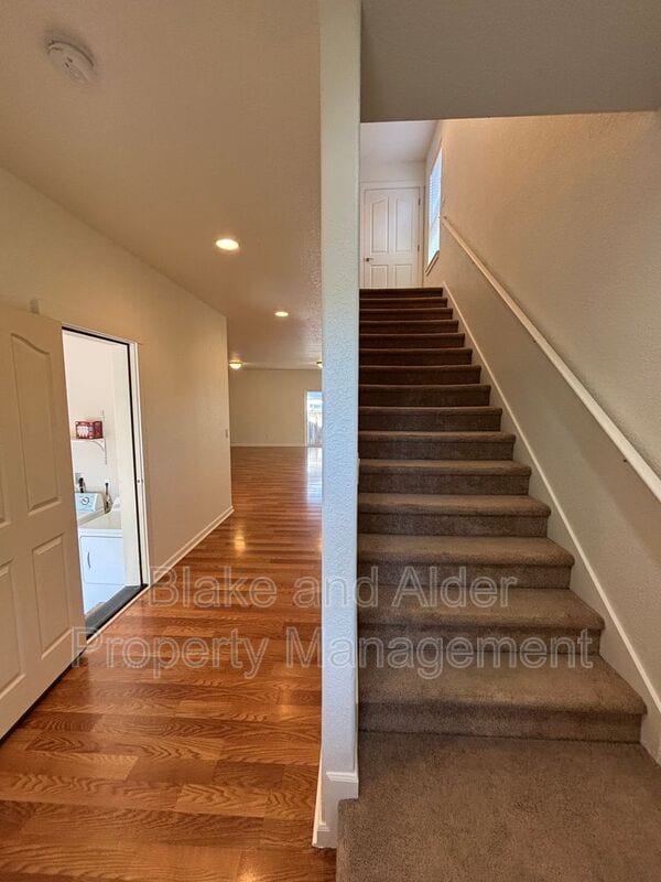 Building Photo - 347 Norway St NE