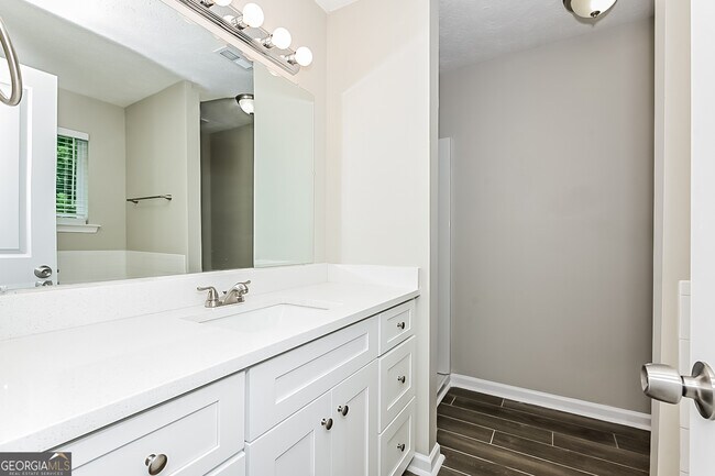 Building Photo - 350 Summer Hill Cir