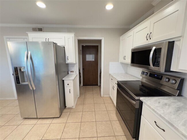 Building Photo - 408 Little Chisholm Cir