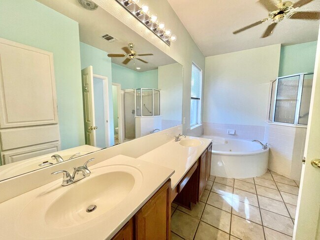 Building Photo - 707 Belmark Ct