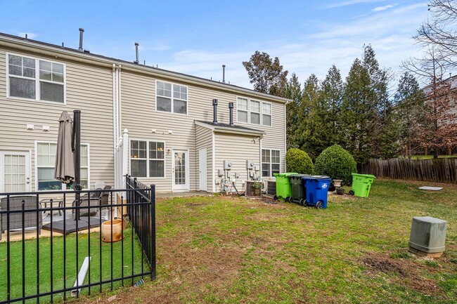 Building Photo - Cute and cozy townhome in Camden Park