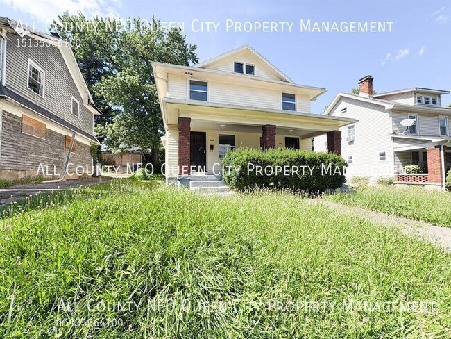 Building Photo - 223 W Parkwood Dr