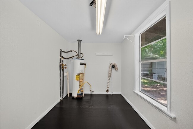 Building Photo - 7021 Oleander Ln