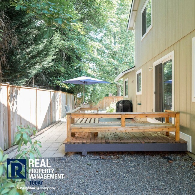 Building Photo - Beautiful 3 Bedroom and 2.5 Bathroom Home!...