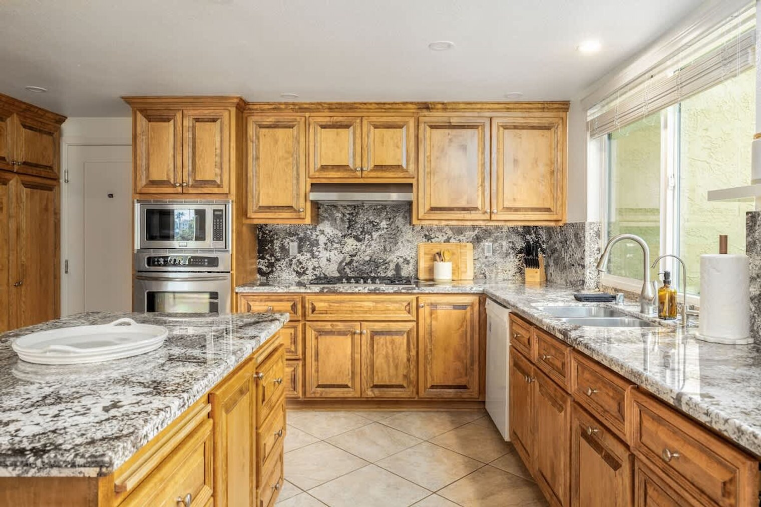 Building Photo - 1023 Sea Village Dr