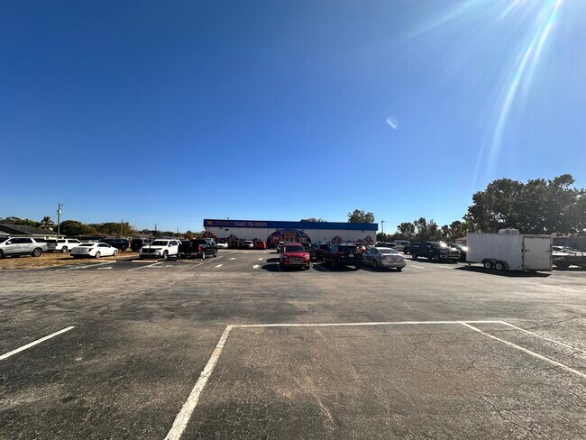 Building Photo - 620 NE 15th Ave