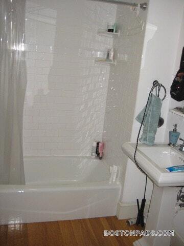 Building Photo - 117 Columbia St