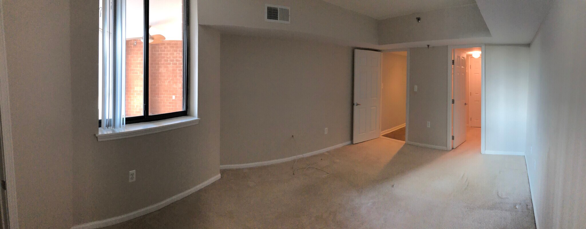 Large Bedroom - 1001 N Randolph St