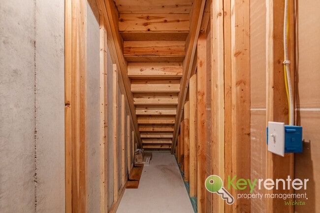 Building Photo - Beautiful 4 Bedroom 3 Bath | Goddard School District