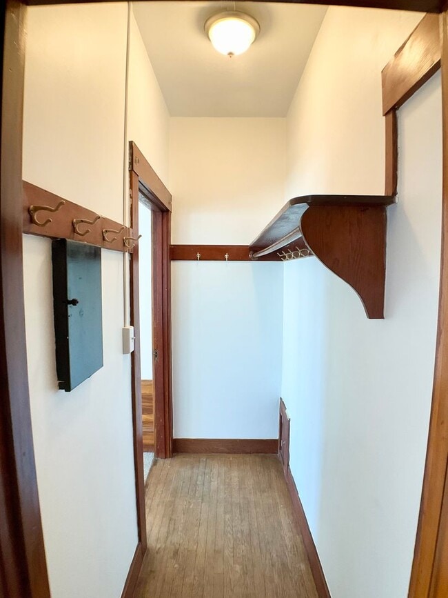 Building Photo - Stunning Multi-Level 4/2.5 W/ Dining Room....