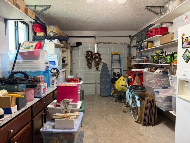 Building Photo - 6541 SW 31st St