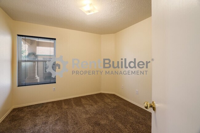 Building Photo - *** LEASE PENDING *** Please apply at your...