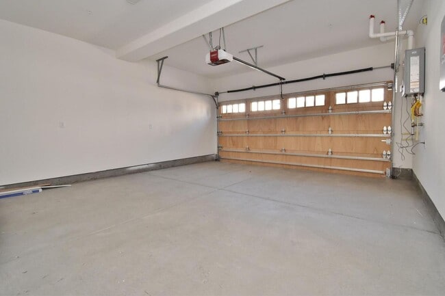 Building Photo - Beautiful 3-bedroom home in Fremont – Built in 2022!