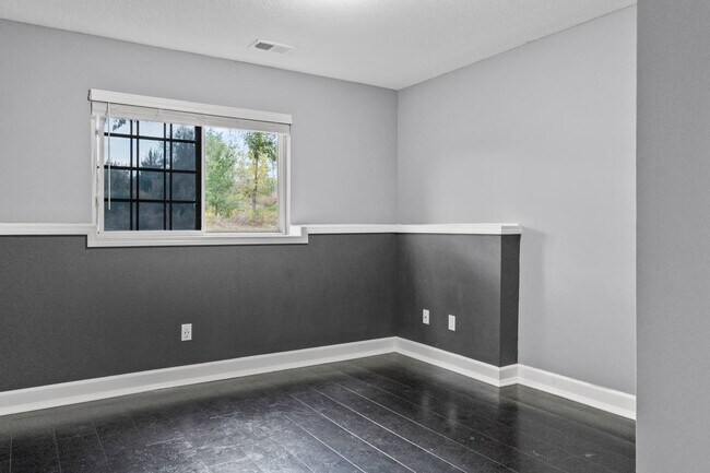 Building Photo - 11141 S Woodsonia Dr