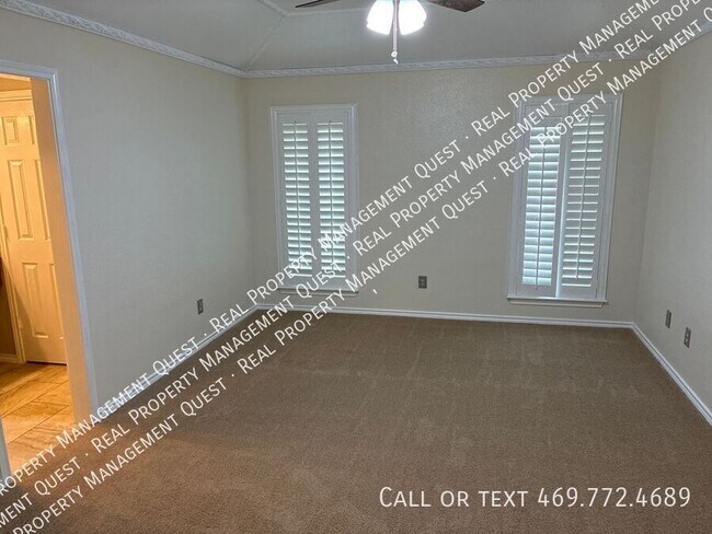 Building Photo - 410 Peacock Cir