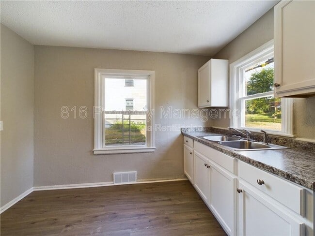 Building Photo - 7433 Arleta Blvd