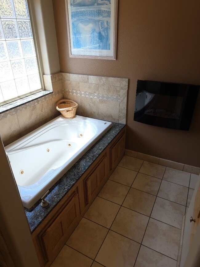 Building Photo - 4814 Iroquois Trail