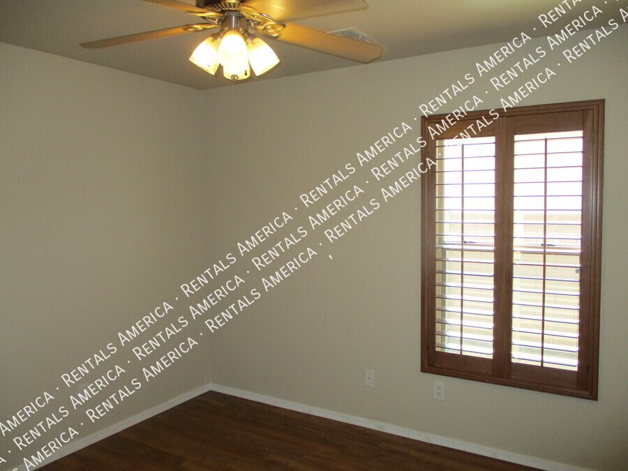 Building Photo - 1364 E Martha Dr