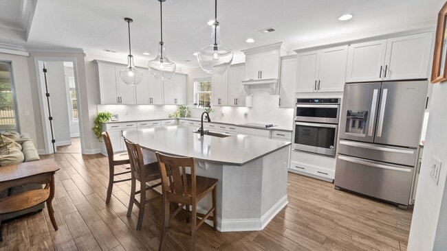 Building Photo - Spacious 6-Bedroom Waterfront Home in Richmond Hill, GA