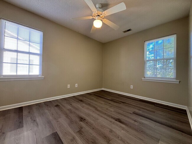 Building Photo - A Treasure in Pirates Cove