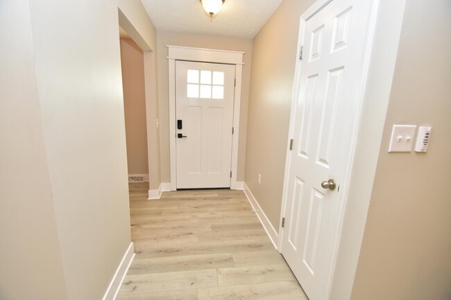 Building Photo - 3805 Wedgewood Ct