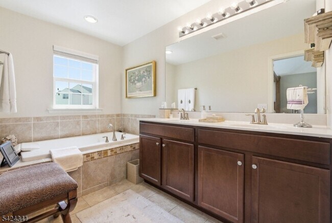 Building Photo - 263 Winding Hill Dr