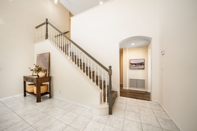 Building Photo - 4 Bedroom View Home in Emerald Heights | 3-Car Garage | Guard Gated Community