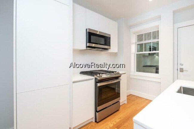 Primary Photo - 17a Forest St