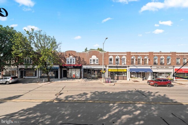 Building Photo - 836 W Lancaster Ave