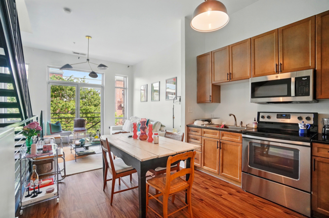 Building Photo - 2133 Southend Dr