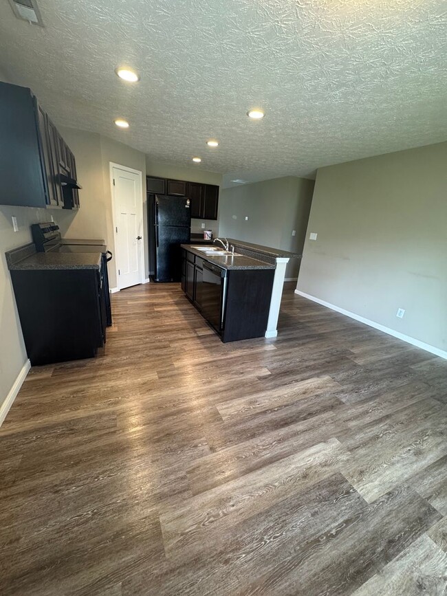 Building Photo - 3 Bedroom Single Family Home