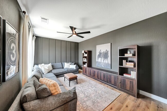 Building Photo - 137 N Un St